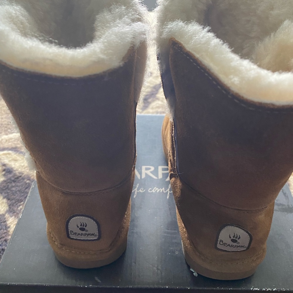 I am selling winter boots BearPaw.